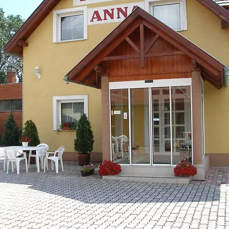 Anna Bük